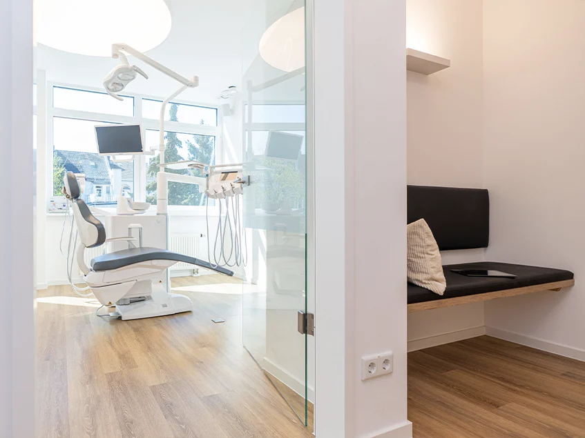 Behandlungszimmer Zahnarztstuhl